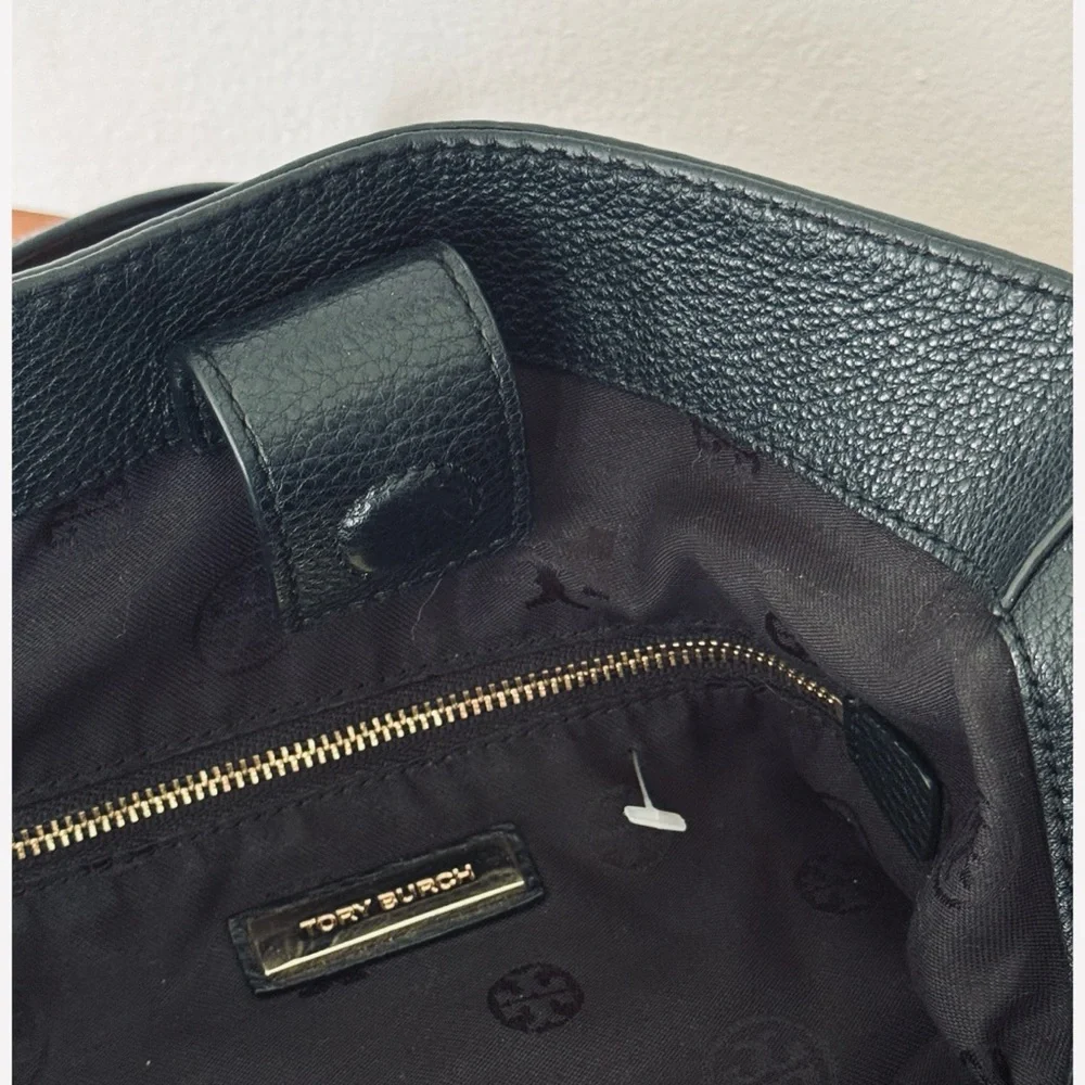 Tory Burch • Leather Harper Tote Shoulder Bag in Black - Picture 11 of 15
